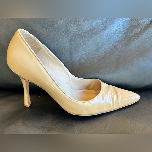 Nude Manolo Blahnik patent heels - Picture 3 of 12